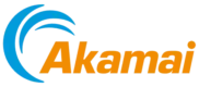 Logotipo de Akamai Technologies. El diseño incluye una ola azul estilizada a la izquierda, seguida de la palabra "Akamai" en letras naranjas y en negrita. La ola está formada por tres líneas curvas y la letra "A" de "Akamai" aparece en mayúsculas.